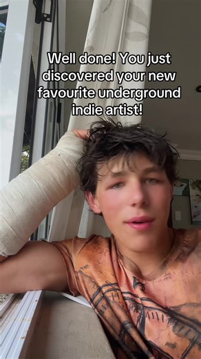 colinscotthellyeah (@colinscotthellyeah)’s videos with Late Night Phone Calls - Colin Scott