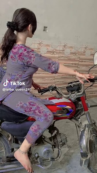 Makhmal Da Chola: A Dance Journey