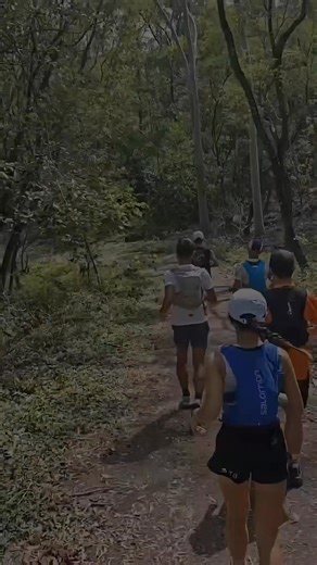 [ #恆常班 ] #TrailClubHK 11月進階班 及 初階班 現正開催‼️🔥🙋🏻‍♂️🙋🏻‍♀️🙋🏻 📌今早 從藍地出發 A班越野跑課堂🎥 making of 月費形式自行彈性上堂，多位教練陪您「開季」😍 報🅰️班$400 報🅱️班$400 報🆎班$700 （減$100） 🙋🏻報名方法： 本帖留言「請PM」將收到入賬資料 或直接PM 小編將直接回覆 🔍11月🅰️班 進階提升班 1️⃣11月5 (三) ⚫ 達達 斧山道運動場 7:30pm-9:30pm 高強度路跑訓練 2️⃣ 11月8 (六) 🟢 Hang 寶馬山>紅香爐峰>金督馳馬徑 9am-1230pm 中高強度配速跑 3️⃣ 11月11 (二) 🟣 Kaka 觀塘瑜珈室 7pm-8pm, 8pm-9pm 進階伸展訓練 4️⃣ 11月16 (日) 🟤 Jimmy 東洋山🌾山課 1:30pm-6:00pm 彩虹地鐵站>飛鵝山（日落脊）>象山>東山>東洋山>黃泥頭 5️⃣ 11月19 (三) ⚫ 達達 石硤尾體育館 7:30-9:30pm 高強度斜路訓練 6️⃣ 11月23 (日) 🔵