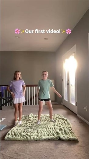 We are kinda late on this trend but it’s our first video and didn’t have any ideas!#bestie#firstvid!