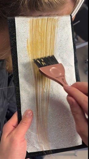 “Gold Bleach!!!” Yes and it gives brighter reflective blonde highlights results. Just a drop or two in your lightener will boost the brightness of your blondes. ⭐️Here is my favorite mixing ratio. 20g #GuyTang #Magnum8 powder lightener 40g of 10-40vol developer ( here I used 10vol) 1-3g of LiftMeUp Bright additive ⭐️“Bright” is a beautiful gold tone that lives and thrives and survives inside of bleach and will tone the hair as it lifts. You can also add it in hair color such as permanent to Demi