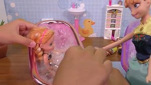 BATH time ! Elsa and Anna toddlers - Bubbles - LOL surprise dolls - evening routine - bedtime story