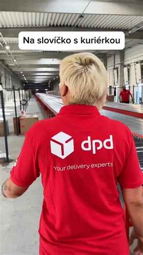 1.2K views · 49 reactions | Na slovíčko s kuriérkou #2  Naša kuriérka Zuzka má za volantom a pri doručovaní pevnú ruku aj veľké srdce. ❤️ A všetkým „gentlemanom“, ktorí tvrdia, že práca kuriéra nie je pre ženy, odkazuje svojsky  viac na konci videa  #dpd #kurier #delivery | DPD SK | Facebook