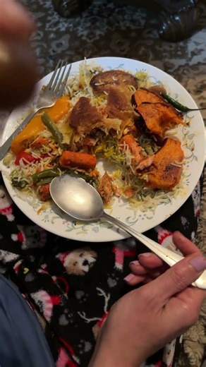Persian rice with tadiq 🤤 topped with salmon and sweet potato.