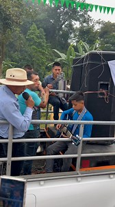 QUE LUJO , EL REY QUICHÉ EN REQUINTO QUE LUJO , EL REY QUICHÉ EN REQUINTO Aldea El Rosario Monte María Chicaman el Quiché | Anibal Pop