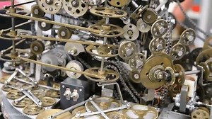 The amazing 'Do Nothing Machine' at the Museum of Craftsmanship | UltraLinx