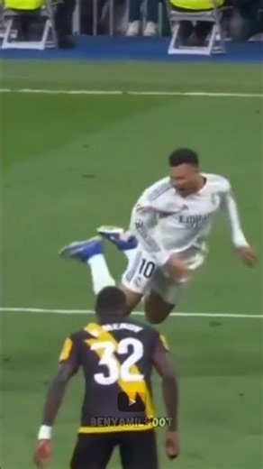 When does the referee penalize simulation? 🤔🤔