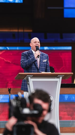 17K views · 764 reactions | Last time Evangelist Chresten Tomlin was at FWC, he led us in worship and told us the story about the “unsinkable ship.” It was a Spirit-filled, heart-stirring night of praise and worship. We’re excited to have him back with us on Sunday, January 19, for both the 10AM and 6PM services. Come expecting—believing that God will move and meet your needs! #FWCBR #ChrestenTomlin #Church | Family Worship Center | Facebook