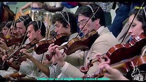 Adriano Celentano - " Geppo " (A. Celentano-A. Rutherford-C. Minellono) 1978 Geppo il folle è il film più personale di Celentano, ancor più di Yuppi Du – unico esempio di musical italiano – perché il molleggiato è onnipresente, dalla scrittura al montaggio, passando per dialoghi, regia e colonna sonora. Un prodotto indefinibile, se non con il generico e abusato Celentano – movie, che comprende i successivi lavori di Castellano & Pipolo, le commedie con Ornella Muti, Renato Pozzetto e altre celeb