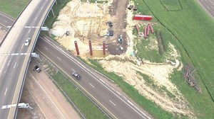 This bird's eye view shows you the work that's underway to replace the I-20 eastbound bridge between Terry Road and Gallatin Street in Jackson. The new bridge is being built on a new alignment and the existing bridge will be demolished once work is complete. Work is expected to be complete by summer 2022. To read about more about this project and others underway in central Mississippi, click here: https://bit.ly/3hKraHx #MShwys #projectupdate 🚧 | Mississippi Department of Transportation