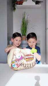 Dino smashers unboxing! Parang si Charlie & Chino yung dinosaurs 😂 | Charlie & Chino
