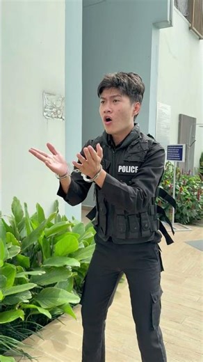 [CCS] The prisoner handcuffed the police officer 🤣 #shorts