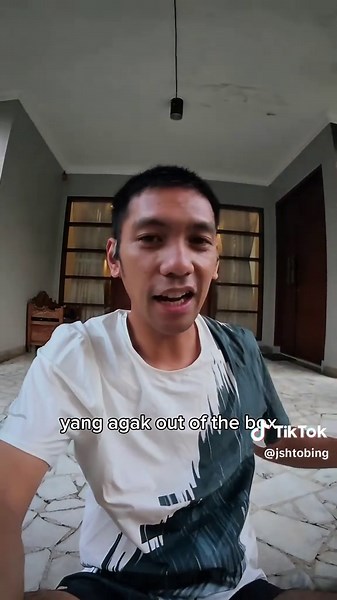 Hari ini easy run sambil nyobain kaos kaki dari Manta Liberta (@manta.liberta) Overall enak sih kaos kakinya. Cuttingnya pas banget buat gua! Ga terlalu low, jadi aman banget dipake. Jujur banget bingung sih kaos kaki apa yang mau dibahas. Pokoknya enak lah!! 😂😂 Oh iya btw yang punya lagu enak didenger sambil lari, boleh dishare share dong buat dimasukin playlist untuk LPS HM minggu depann 😁✌️ Legoo!! #lari #running #runtok