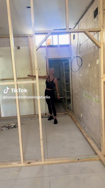 We have a wall people!! A slow progress while we wait for our beloved superhero (the tan booth) but we’re getting closer🙌🏽 #spraytanning #tanningadelaide #spraytanbooth #247spraybooth #adelaidebeauty #organictan #norwood #norwoodspraytan #norwoodskin #influencer