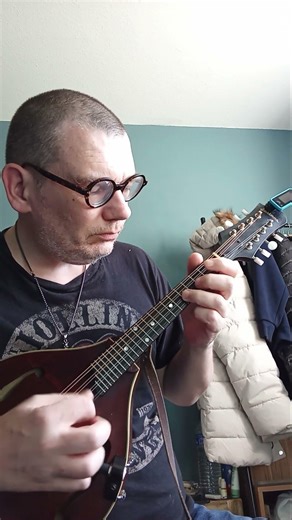 "Benny hill" mandoline