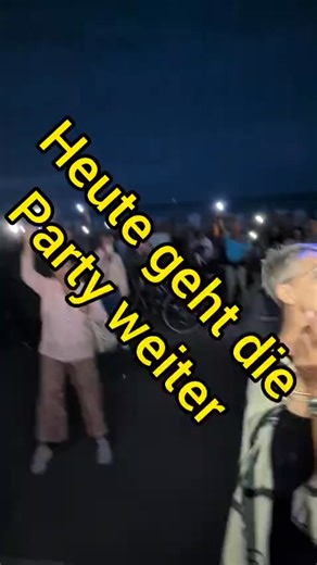 Ihr habt Lust auf Party nach der Party 😍 es geht weiter 🏖🌴😎 Wir haben Sommer, gutes Wetter 😍😍😍 Gute Laune 👍💪 Martys Wunsch ist noch einmal mit Euch Party zu machen 🌊 Kommt vorbei es geht heute in die nächste Runde 🎉🎉🎉 Marty Kessler heute wieder Live in #Grömitz 😎 Lauft alle von der Seebrücke Richtung Yachthafen, und folgt heute Abend einfach der Musik 😍 Oder kommt einfach schon vorher 💪💪💪 Marty freut sich 🎉 | Haus am Hügel