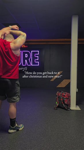 #CapCut 4 ways I get back on track after Christmas & New Year 1️⃣ I give myself a break It’s a few days. It’s a few kilos. It’s not a failure. I forgive myself and move on. Getting emotional or beating yourself up doesn’t drive action — it delays it. 2️⃣ I get straight back to the basics No punishment. No extremes. I go back to the habits that worked in the first place: structured nutrition, training sessions in the diary, steps up. Consistency beats damage control every time. 3️⃣ I set and visu