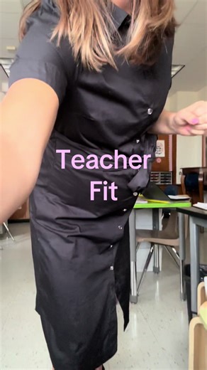 Chic and Comfortable Teacher Outfit for Pregnancy