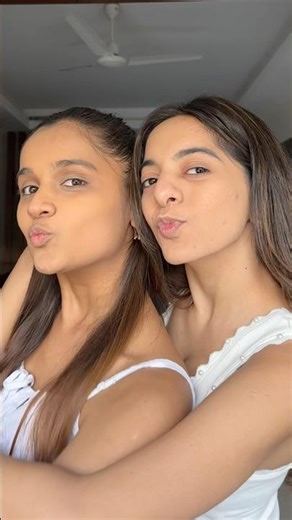 your favourite 2 besties, with 2 different skin tones 👯‍♀️