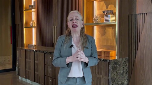 25 años – JW Marriott Lima Sylvia Mossi – Director of Services I El primer trabajo de Sylvia fue en Marriott, y con el tiempo, se convirtió en la mejor decisión de su vida. Con 30 años de trayectoria, de los cuales 25 los vivió en JW Marriott Lima, encontró un lugar alineado a sus valores, donde pudo crecer, soñar y disfrutar cada etapa de su vida profesional. Ha sido parte de aperturas de hoteles, ha superado desafíos y ha celebrado grandes logros. Pero lo más valioso para ella es que este luga