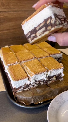 Tort de biscuiți fără coacere — rețetă simplă și rapidă
