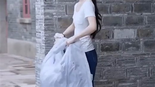 100224038836----波司登25年冬季羽绒服90绒女士修身短款休闲加厚连帽休闲百搭外套