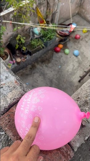 Experiment: Will a water balloon explode when it rolls down from a tall building?💥🎈#satisfying