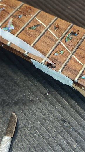 Ahyan Luthiera on Instagram: "easy fix chip fretboard #guitar #guitarplayer #guitarrepair #reelsguitar"