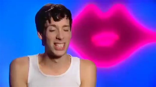 não aguento quando uma biba substitui “girl” por boy numa musica de diva pop kkkkkkk tipo assim amiga não vai te matar falar im your dream girl but you’re not my type