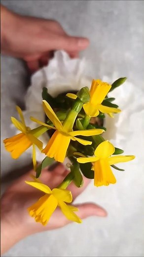 Frühlingsdeko aus Butterbrotpapier basteln #springdiy #springcrafts #2026