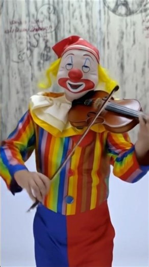 The clown with the violin🤡🎻