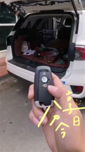 Electric tailgate lift for Ford Everest