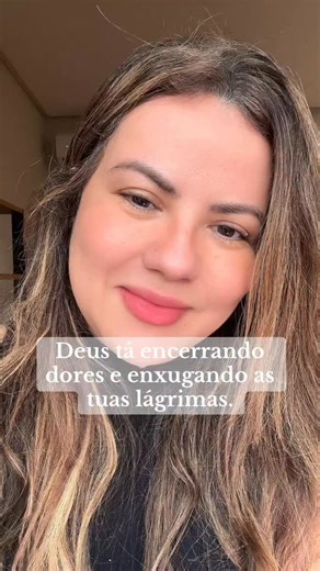 Alessandra Paloschi | Apocalipse 21 descreve a Nova Jerusalém, o tempo futuro em que Deus habitará plenamente com o seu povo. Não se trata apenas de consolo... | Instagram