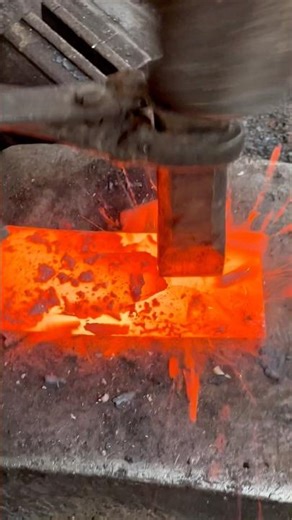 Blacksmith Iron Art | Smoothly Cutting Red-Hot Steel Like Butter