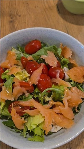 Sałatka z wędzonym łososiem #recipe #food #pyszne