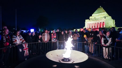 Boos mar Melbourne’s Anzac Day dawn service