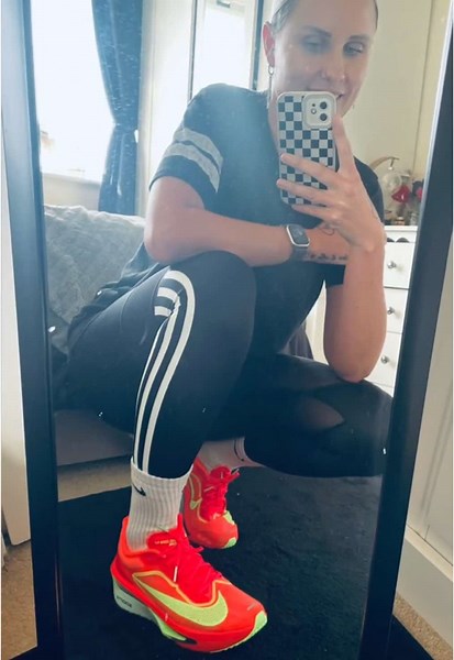 Who says taking yourself out on a Friday night has to be boring. #running #runningchallenge #runandrave #fyp #foryoupagе #ayeartoremember #glowstick