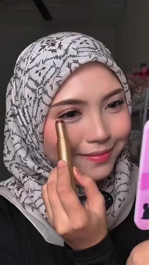 😫🖌️ MALAS PAKAI BERUS? Guna eye shadow stick, swipe & blend je, instant cantik!
