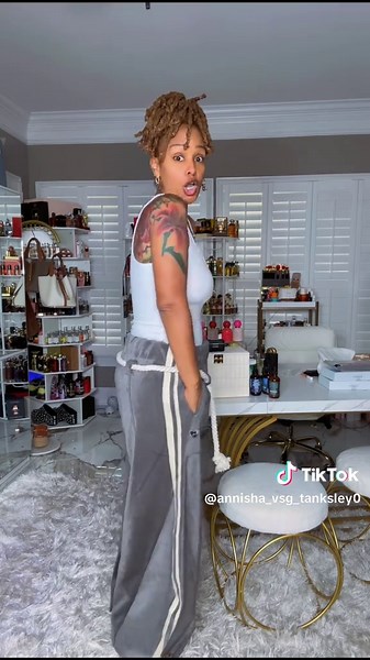 Effortless Style: Pairing Tight Tops with Baggy Pants