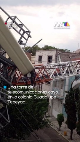 🚨 Cae #antena de 30 metros sobre viviendas en la #GAM Una estructura metálica de radiocomunicaciones colapsó desde la parte alta de un domicilio en la colonia Guadalupe #Tepeyac, impactando al menos dos inmuebles vecinos. La caída de la antena, de entre 25 y 30 metros, generó una fuerte movilización de los servicios de emergencia en el cruce de las calles Martha y Ezequiel. Afortunadamente no se reportaron personas lesionadas tras el incidente. #AztecaNoticias antena Guadalupe Tepeyac CDMX
