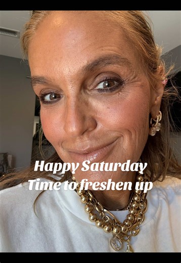 Time to look good ladies!!! Everyday make up to look and feel your best ❤️ #glowymakeup #asmrmakeup #spraytan #amazonbeauty #smokeyeye