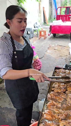 Gak Ada Kata Gensi! Janda Cantik Jualan Steak Ayam #shorts