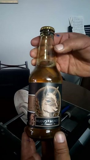 Etiquetadora manual de botellas