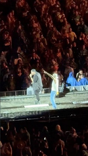 Jelly Roll singing Flowers by Miley Cyrus in Orlando, FL