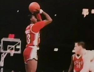 🏀On March 28, 1987 the 29-4 Indiana Hoosiers squared off against the 37-1 UNLV Runnin’ Rebels in a Final Four matchup in front of 65,959 fans at the Louisiana Superdome, then the largest crowd ever for a college basketball game. The Hoosiers topped the Runnin’ Rebels 97-93 to advance to the NCAA Championship Game against Syracuse. Steve Alford led Indiana with 33 points while Dean Garrett added 18 points and 11 rebounds for the Hoosiers. UNLV stars Armon Gilliam and Freddie Banks combined for 7