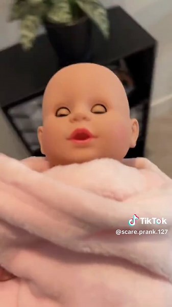 Fake baby prank 🤣 #scareprank #scarecam #scared #scarytiktoks #for #foryou #funny #funnyvideos #funnytiktok #funnymemes #hahaha