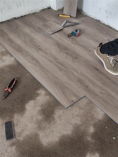 SPC Flooring installation on a rough floor in progress. Surface prepared properly, then planks locked tight to create a smooth modern finish ready for daily use. Our inbuilt EVA underlay helps absorb minor surface imperfections and improves comfort underfoot. SPC Flooring specs: • 5.5mm total thickness • 4mm SPC rigid core • 1.5mm EVA underlay • Waterproof and termite resistant • Scratch resistant wear layer • Click lock system • 2.19m² coverage per box Price: KSh 1,964 per m² KSh 4,300 per box 