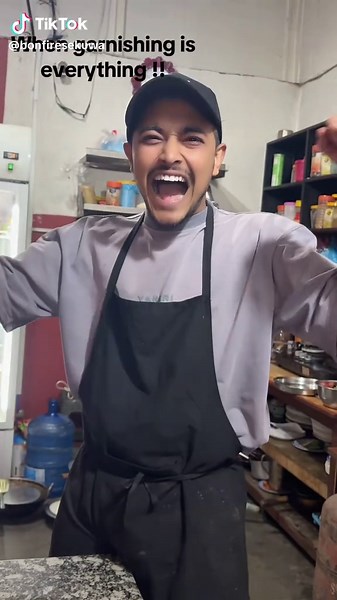 When garnishing is most important!!!#fyp #goviral #justforfun #🤣🤣🤣 #bonfiresekuwacorner #staff #nepalitiktok #dofollowandsupport #visitus🙏☺️ #bonfirecombo#goodsaturday @Razan Rai @Nikesh Karki @Reyhu @nischalgole6