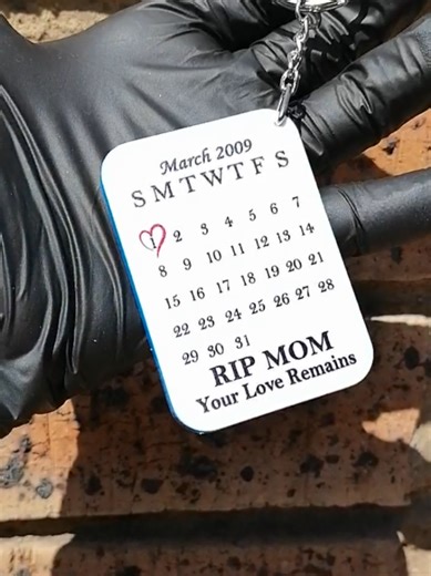 Personalized Memory Calendar Keyrings for Unique Gifts
