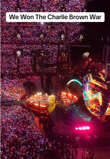 Charlie Brown Performance at Coldplay's Final Night